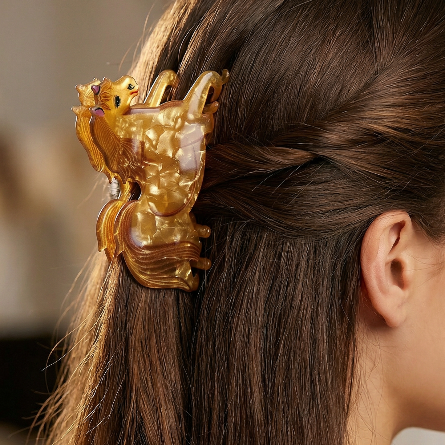 Velvet Claws Golden Horse Hair Claw