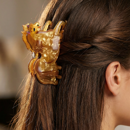 Velvet Claws Golden Horse Hair Claw